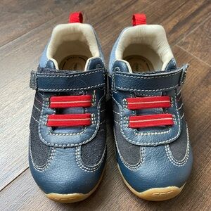 Wide! Stride Rite Toddler shoes 8W